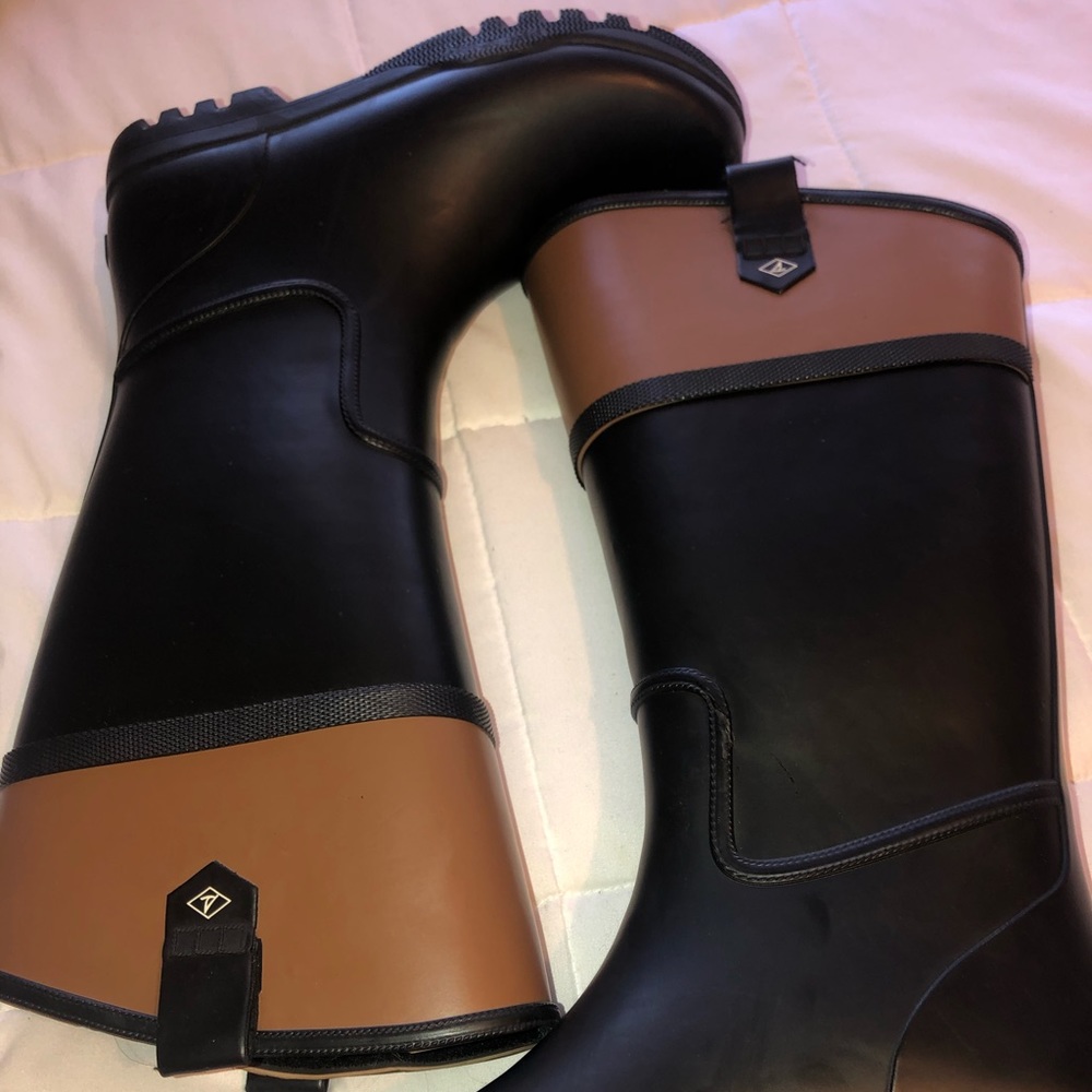 sperry rain boots worn twice! dm for more info